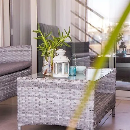 Daire Amelia's 2b With Private Roof Garden Near Finikoudes *